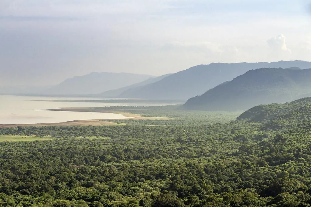 Lake Eyasi — Hadzabe hunter-gatherers and Datoga blacksmiths
